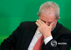 Lula da Silva durante su nombramiento como jefe de gabinete del gobierno brasileño, el 17 de marzo de 2016 Lula da Silva durante su nombramiento como jefe de gabinete del gobierno brasileño, el 17 de marzo de 2016