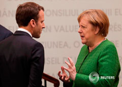 Imagen de archivo del presidente francés Emmanuel Macron y la canciller alemana Angela Merkel durante una reunión informal de los líderes de la Unión Europea en Sibiu, Rumania, el 9 de mayo de 2019