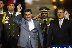 Ahmadineyad llega a Caracas en medio de una fuerte tensión Photo ir al articulo El presidente iraní Mahmud Ahmadineyad llegó el domingo a Caracas, punto de inicio de una gira por países de América Latina antagónicos a Estados Unidos, en momentos en que Occidente aumenta su presión sobre Teherán en represalia por