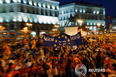 Protestas y sabotajes antes de las marchas contra los recortes bomberos posan desnudos frente a una pancarta de protesta durante una manifestación contra los recortes del Gobierno dentro de la estación de bomberos de Mieres, cerca de Oviedo