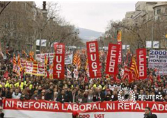 Manifestantes en el centro de Barcelona el 19 de febrerode 2012