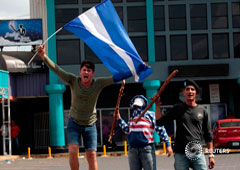 Manifestantes durante una protesta mientras el presidente de Nicaragua, Daniel Ortega, canceló una planeada reforma del sistema de bienestar en un intento por acallar las protestas, en Managua, Nicaragua, el 22 de abril de 2018
