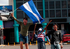 Manifestantes durante una protesta mientras el presidente de Nicaragua, Daniel Ortega, canceló una planeada reforma del sistema de bienestar en un intento por acallar las protestas, en Managua, Nicaragua, el 22 de abril de 2018 Manifestantes durante una protesta mientras el presidente de Nicaragua, Daniel Ortega, canceló una planeada reforma del sistema de bienestar en un intento por acallar las protestas, en Managua, Nicaragua, el 22 de abril de 2018
