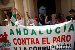 Investigan un multimillonario fraude en fondos para formación en Andalucía Miembros del Sindicato Andaluz de Trabajadores se manifiestan contra el paro y la corrupción en Málaga, el 21 de julio de 2013