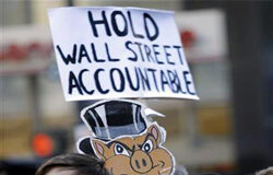 Manifestación en Nueva York contra Wall Street Imagen de la manifestación, con una pancarta que dice "Haced responsable a Wall Street" celebrada el 29 de abril en Nueva York.