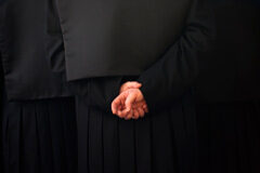 Señor letrado, tiene cinco minutos para informar… Manos de un abogado