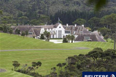 El extravagante Dotcom vivía aislado en la Nueva Zelanda rural Vista aérea de la Mansión Dotcom en Coatesville, Auckland, el 21 de enero de 2012.