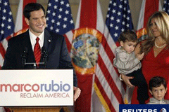 Los republicanos obtienen el control de la Cámara Baja en EEUU El 2 de noviembre del republicano Marco Rubio (izq.) con su familia tras ganar un escaño en el Senado por Florida en el acto de celebración en Coral Gables, en este estado del sur de EEUU.