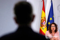 Los bancos no podrán deducirse el impuesto de las hipotecas La ministra de Hacienda, María Jesús Montero, en una conferencia de prensa tras un consejo de ministros en Madrid