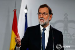 Rajoy propone cesar al gobierno catalán, que rechaza la «humillación» Mariano Rajoy, presidente del Gobierno español, en rueda de prensa tras el Consejo de Ministros, en Madrid, 21 de octubre de 2017