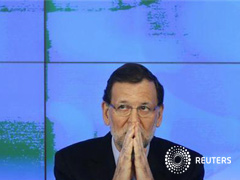 El presidente del Gobierno español, Mariano Rajoy, asiste al nombramiento del comisario de la marca España en el palacio de la Moncloa, en Madrid, el 12 de julio de 2012.