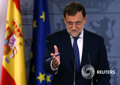 El presidente del Gobierno, Mariano Rajoy, gesticula durante una conferencia de prensa en el Palacio de la Moncloa de Madrid