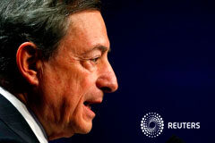 El BCE retrasa la subida de tipos y ofrece pagar a los bancos por prestar El presidente del Banco Central Europeo (BCE), Mario Draghi, habla en Fráncfort, Alemania, el 16 de noviembre de 2018