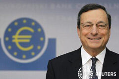 Draghi anuncia un nuevo programa de compra de bonos del BCE Draghi sonríe el 6 de septiembre de 2012 en la sede del BCE en Fráncfort
