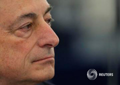 El presidente del BCE, Mario Draghi, en el Parlamento Europeo en Estrasburgo, Francia, 1 de febrero de 2016