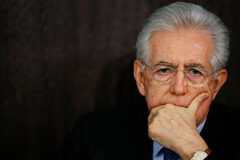 Aliados de Berlusconi critican a Monti tras la tregua navideña En la imagen, el primer ministro italiano en funciones, Mario Monti, en una rueda de prensa de final de año en Roma, el 23 de diciembre de 2012