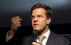 Los liberales toman ventaja en el recuento electoral en Holanda el líder liberal, Mark Rutte, habla ante sus partidarios trsa las elecciones en La Haya, el 9 de junio de 2010.