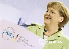 Angela Merkel, hablando con la prensa en una rueda de prensa en Stralsund el 31 de mayo