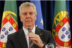 La sentencia en Portugal dificulta las metas del rescate, dice el Gobierno Marques Guedes, secretario de Estado para Asuntos de gabinete, habla a los medios en Lisboa el 6 de abril de 2013