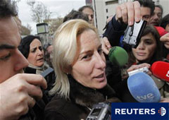Domínguez habla ante los medios tras testificar en un tribunal de Madrid, el 22 de diciembre de 2010.