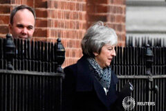 May se enfrenta a una derrota parlamentaria en la votación sobre el Brexit La primera ministra británica Theresa May sale del número 10 de Downing Street en Londres, Reino Unido, el 14 de enero de 2019