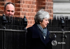 La primera ministra británica Theresa May sale del número 10 de Downing Street en Londres, Reino Unido, el 14 de enero de 2019