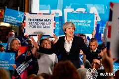 A dos días de las elecciones, el historial de May en seguridad en el centro de atención May durante un acto electoral en Edimburgo, Escocia, el 5 de junio de 2017