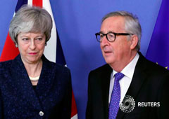 La primera ministra británica Theresa May junto al presidente de la Comisión Europea, Jean-Claude Juncker, en Bruselas, Bélgica. 7 de febrero de 2019