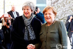 La UE concederá una prórroga del Brexit, pero Francia exige condiciones Primera ministra británica, Theresa May, junto a la Canciller alemana, Angela Merkel, en su reunión para discutir sobre el Brexit en Berlín, Alemania. 9 de abril de 2019