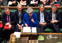 La primera ministra británica, Theresa May, habla durante una moción de censura en el Parlamento británico en Londres. 16 de enero de 2019