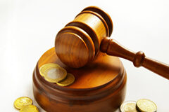 Sobre la derivación de responsabilidad tributaria contra los administradores concursales y sus implicaciones prácticas (I) Una maza con unas monedas