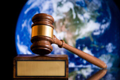 Justicia pone en marcha un consejo asesor para la recuperación de la jurisdicción universal Maza y bola mundo