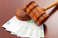 Nuevos conflictos del derecho tributario en un mundo cada vez más pequeño Mazo y euros