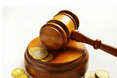 Se despejan las dudas de las tasas judiciales Un mazo y monedas