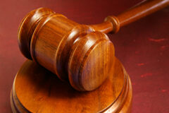 ¿Es posible declarar de oficio la abusividad de una cláusula en segunda instancia? mazo juzgado