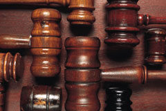 Sentencias estorbo y acumulación jurídica (art. 76 CP). Buscando la combinación más favorable Varios mazos