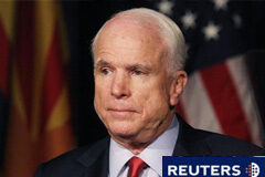 Meek y McCain ganan en las primarias para el Senado en EEUU En la imagen, McCain habla ante sus seguidores en Phoenix, Arizona, el 24 de agosto de 2010.
