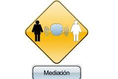 Novedades implantadas por el Real Decreto 980/2013 que desarrolla la Ley de mediación en asuntos civiles y mercantiles Dentro de una señal dos siluetas de 2 personas una blanca y otra negra y en medio la silueta de dos caras juntas cómo que están hablando