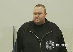 En la imagen tomada de un video realizado el 23 de enero de 2012, el fundador de Megaupload Kim Dotcom aparece en el tribunal de Auckland