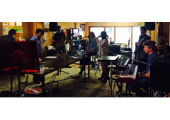 Enrique Carrera, el bajista es José Miguel Tomás, Carlos Vérgez, Diana Rodríguez, Teresa Reja, Tano Darias y Juan Carlos Hernández al piano