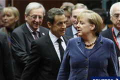 Francia y Alemania estudian crear una eurozona más pequeña Angela Merkel y el presidente francés, Nicolas Sarkozy, en una cumbre europea en Bruselas