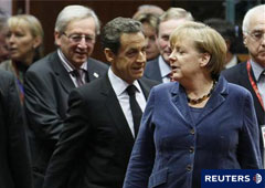 Angela Merkel y el presidente francés, Nicolas Sarkozy, en una cumbre europea en Bruselas