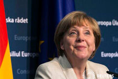 Merkel presiona por salvar el acuerdo con Grecia y evitar crisis de liquidez Merkel habla en Bruselasel 23 de abril de 2015