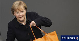 Angela Merkel, llega a un debate presupuestario en el Bundestag, la cámara baja del Parlamento alemán, en Berlín