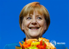 Merkel sonríe en Berlín tras conocer los resultados del 22 de septiembre de 2013
