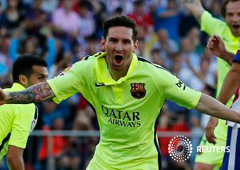 Lionel Messi del Barcelona celebra su gol contra el Atlético Madrid durante su partido por la primera división del fútbol español en el estadio Vicente Calderón en Madrid, España. 17 de mayo, 2015. El Barcelona se consagró el domingo campeón de la liga es