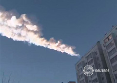 Tomada de un vídeo, el rastro de un objeto que cayó del cielo en la ciudad de Chelyabinsk, en los Urales, el 15 de febrero de 2013