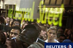 Londres, paralizado por la huelga del metro viajeros en una parada de autobús en Londres el 7 de septiembre de 2010.