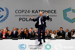 La cumbre del clima cierra un pacto para aplicar el Acuerdo de París El presidente del COP24, Michal Kurtyka, reacciona durante la sesión final de la conferencia sovbre clima de la ONU en Katowice, Polonia, 15 de diciembre de 2018