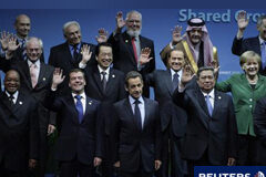 Los líderes del G20 se acercan a un acuerdo, sin grandes avances Miembros del G-20 posan para una foto de familia en Seúl, el 12 de noviembre de 2010.